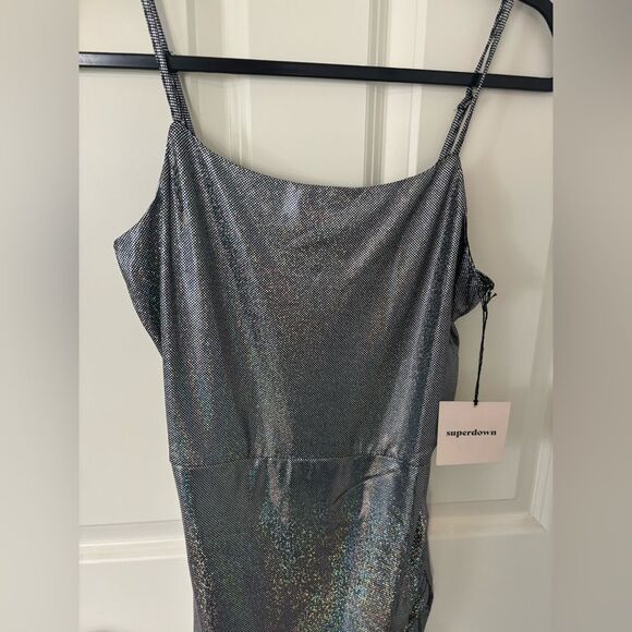 NWT Superdown Kandis Mini Dress Revolve Size M - Picture 3 of 6